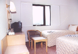 TWIN ROOM